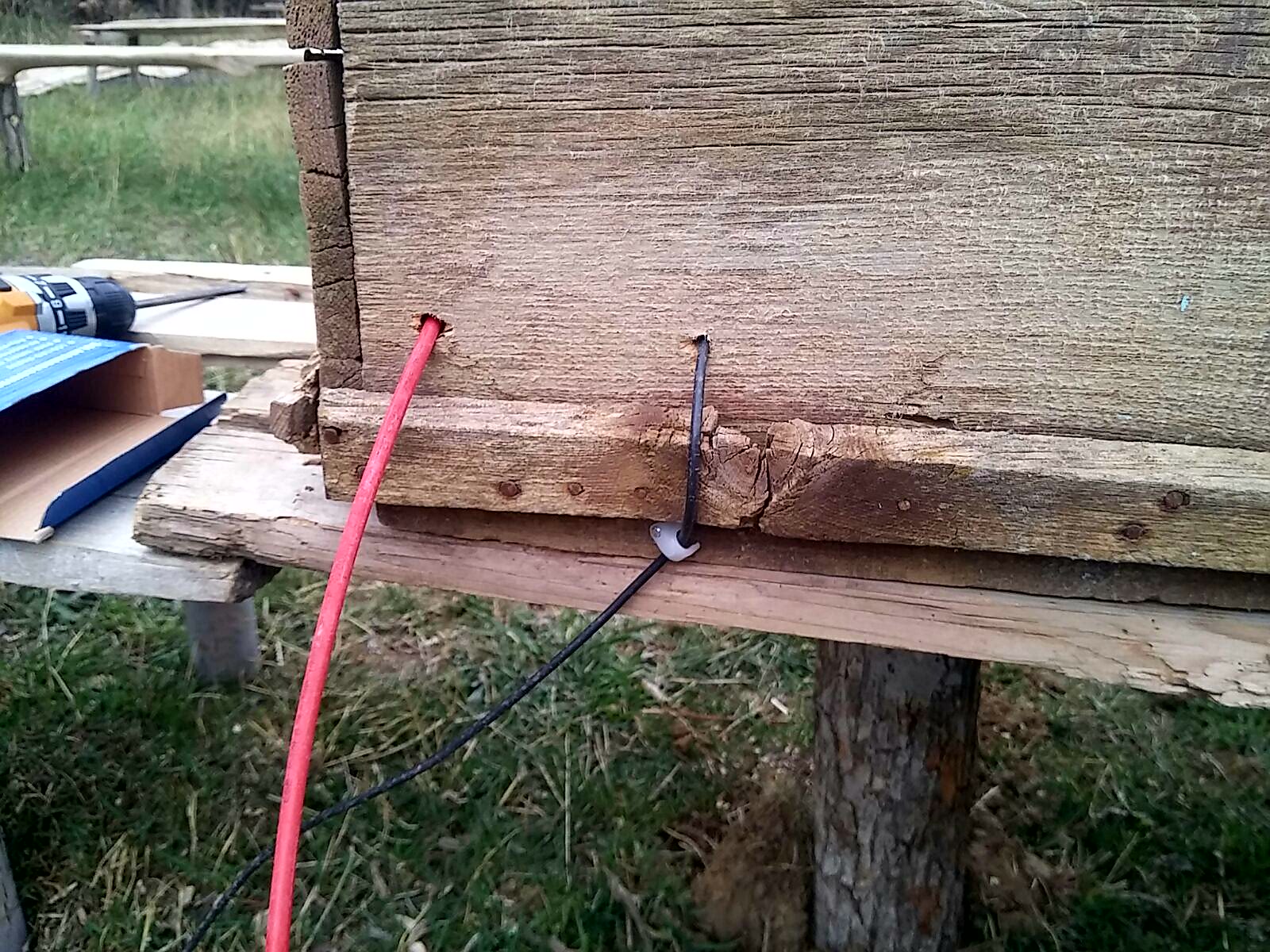 Elektirikli çit sistemi kovan1 Elektirikli çit sistemi kovan1